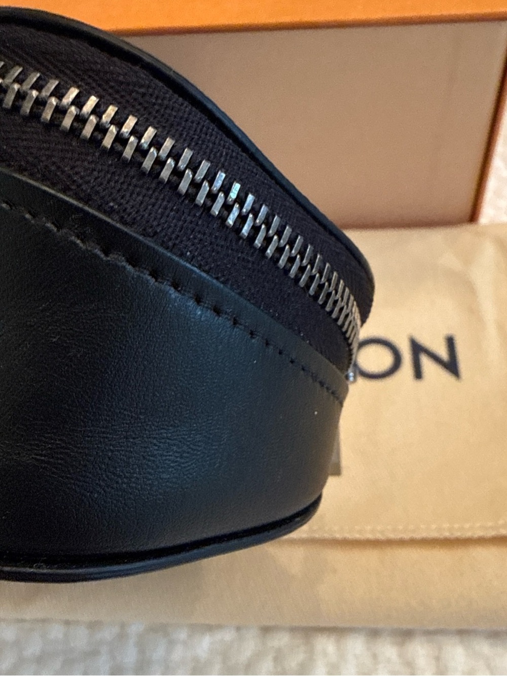 Louis Vuitton Black Monogram Eclipse Sunglasses Pouch GM AUTHENTIC - Picture 7 of 9